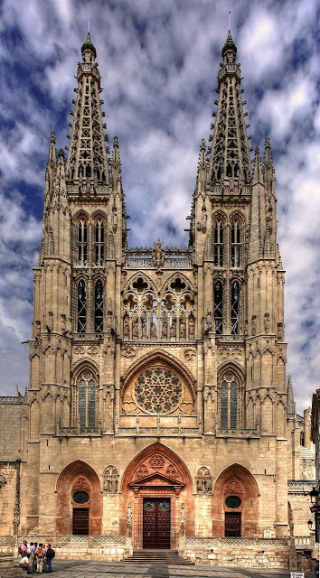 Catedral de Burgos, Espanha torres com campanários