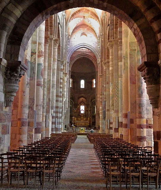 Basílica de São Julião, Brioude, França.