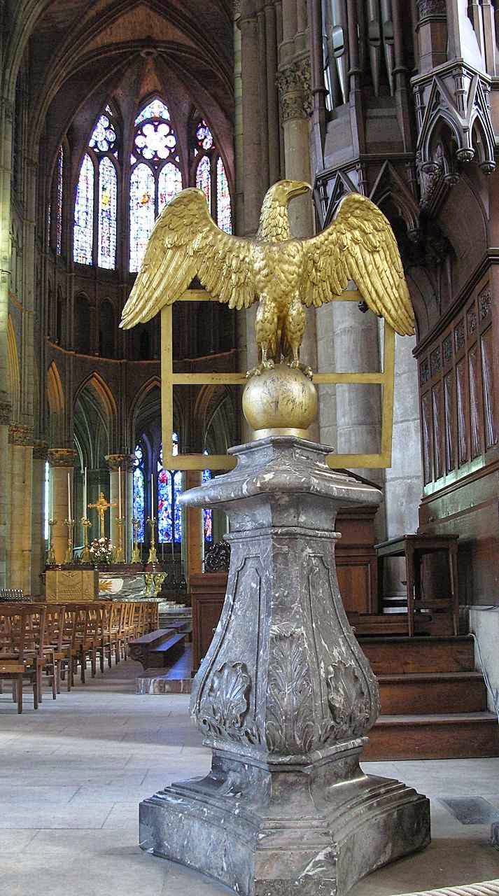 Apóio para as leituras sagradas, catedral de Reims. Ouvindo a palavra de Deus, a alma deve se elevar aos Céus como a águia que levanta vôo.