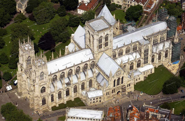 Só uma vista aérea permite apreciar a grandeza e a beleza da imensa catedral