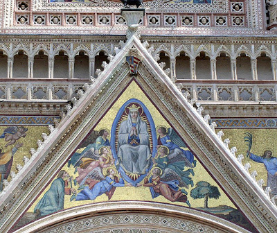 Orvieto: catedral gótica colorida com mosaicos e mármore, detalhe