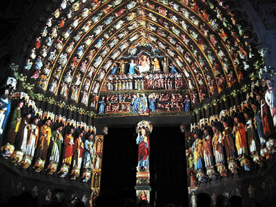 Amiens: pintura colorida medieval restaurada com canhões laser