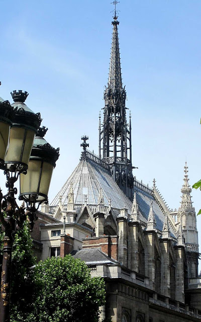 Sainte Chapelle construída no século XIII por São Luís IX.