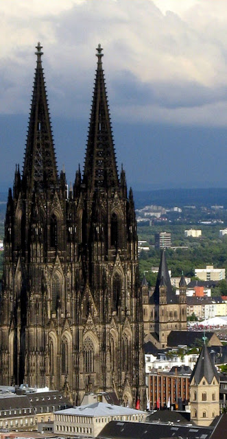 Colonia, catedral do impulso ascensional audaz