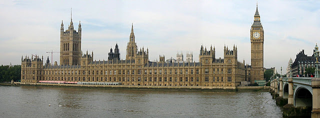 Parlamento de Londres arquitetado por Augustus Welby Pugin